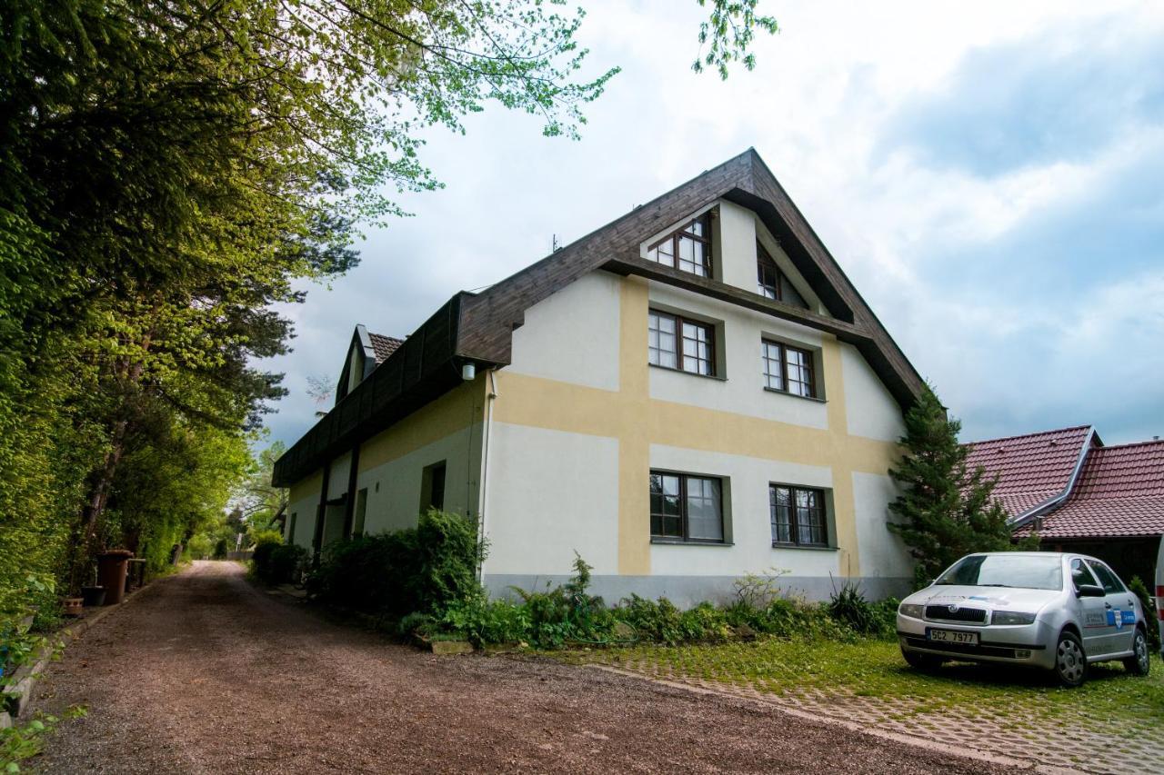 Penzion U Kostela Mláka Extérieur photo